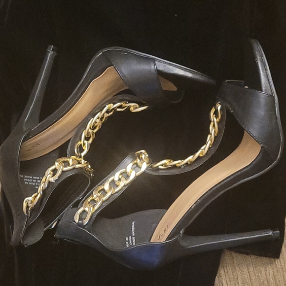 JustFab gold chain accented black heels, style: Manna size 7.5 - Picture 2 of 3